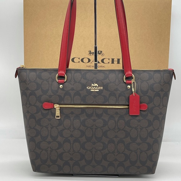 Coach Handbags - Coach Gallery Tote Bag in Signature Canvas